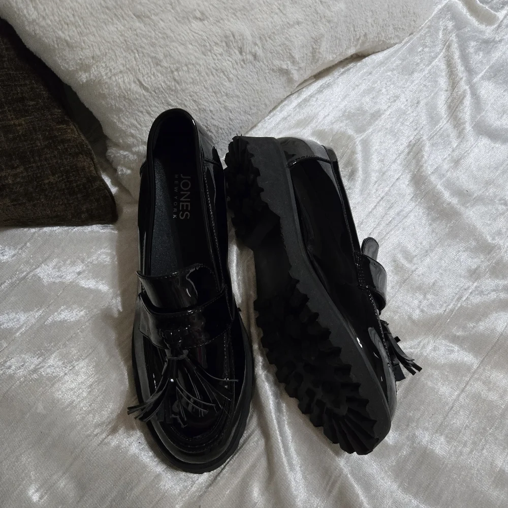 Jones New York Black Patent Tassel Lug Loafers Size 8 NWOB.